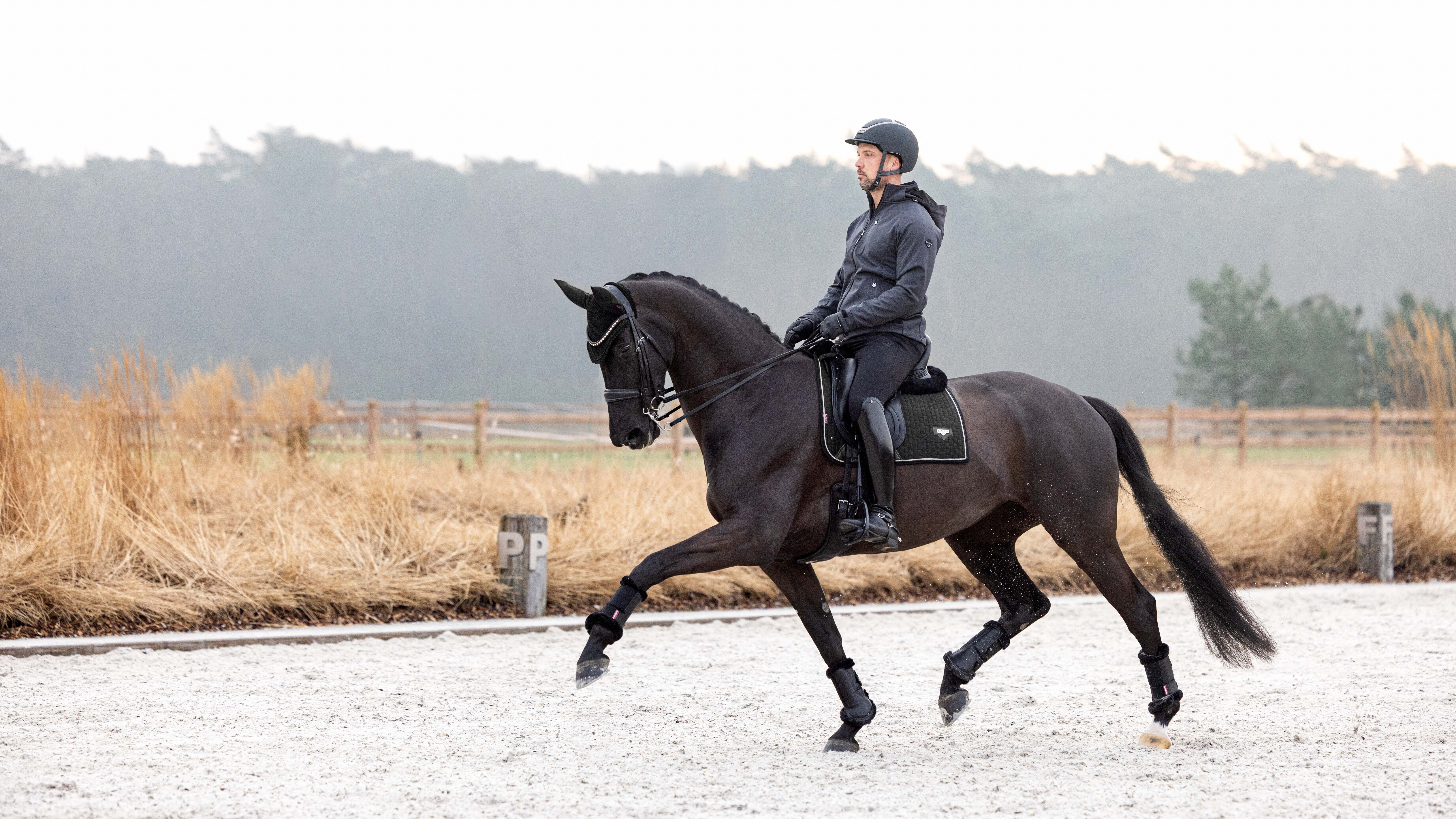 Tapis LeMieux Puissance Suede Dressage Square Noir