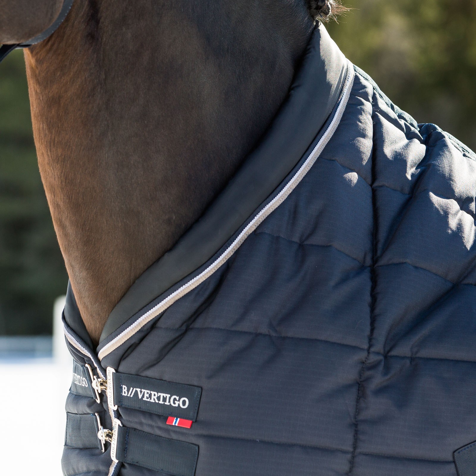 Couverture d'écurie Tim B Vertigo 400g Bleu marine Couverture d'écurie Tim B Vertigo 400g Bleu marine