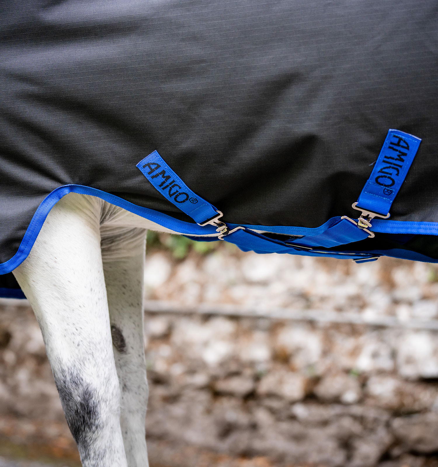 Couverture Amigo Ripstop Horseware 900D Turnout 50g Marine / gris titane Bleu marine Couverture Amigo Ripstop Horseware 900D Turnout 50g Marine / gris titane Bleu marine