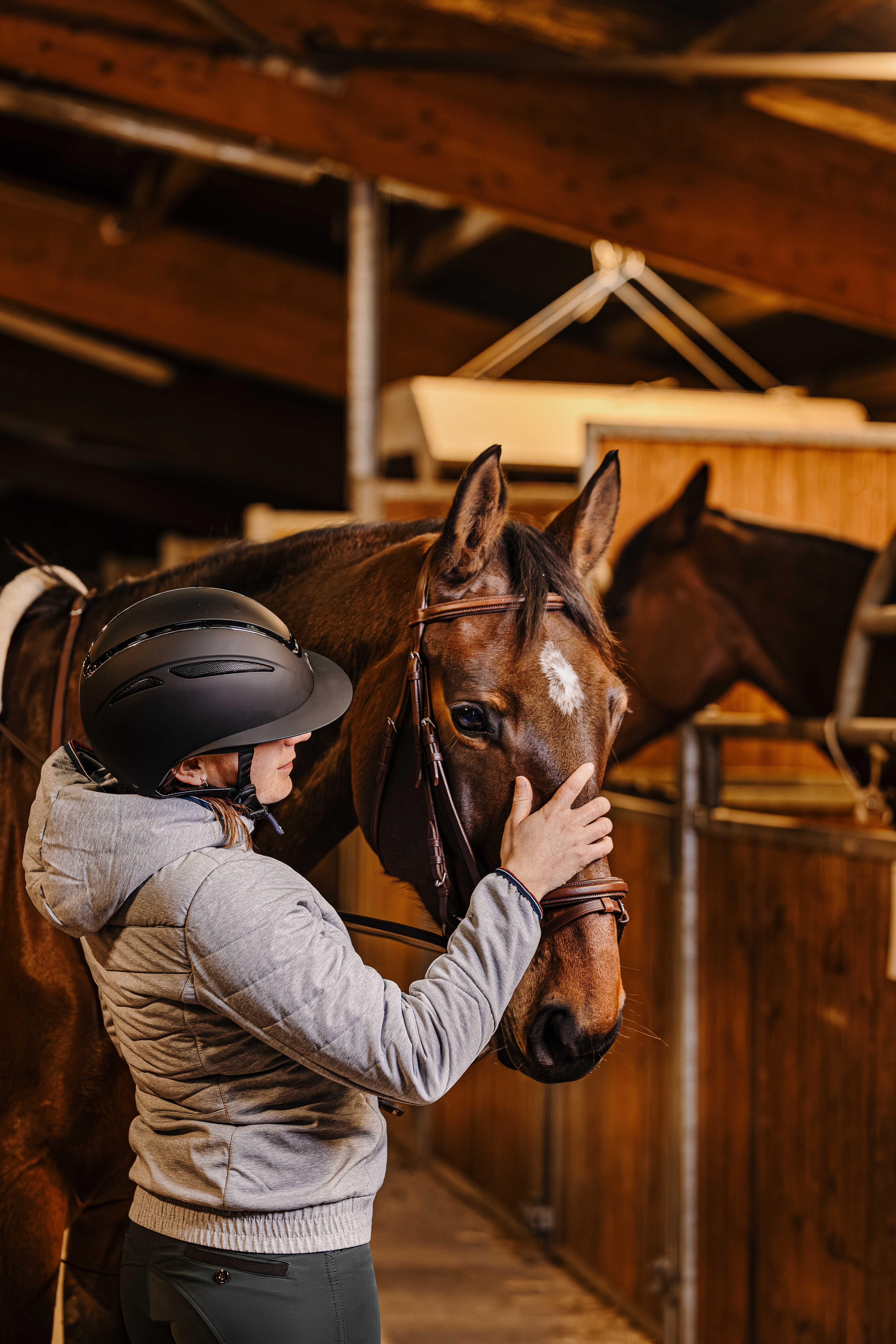 Casque Equithème Agris visière large Noir lamé