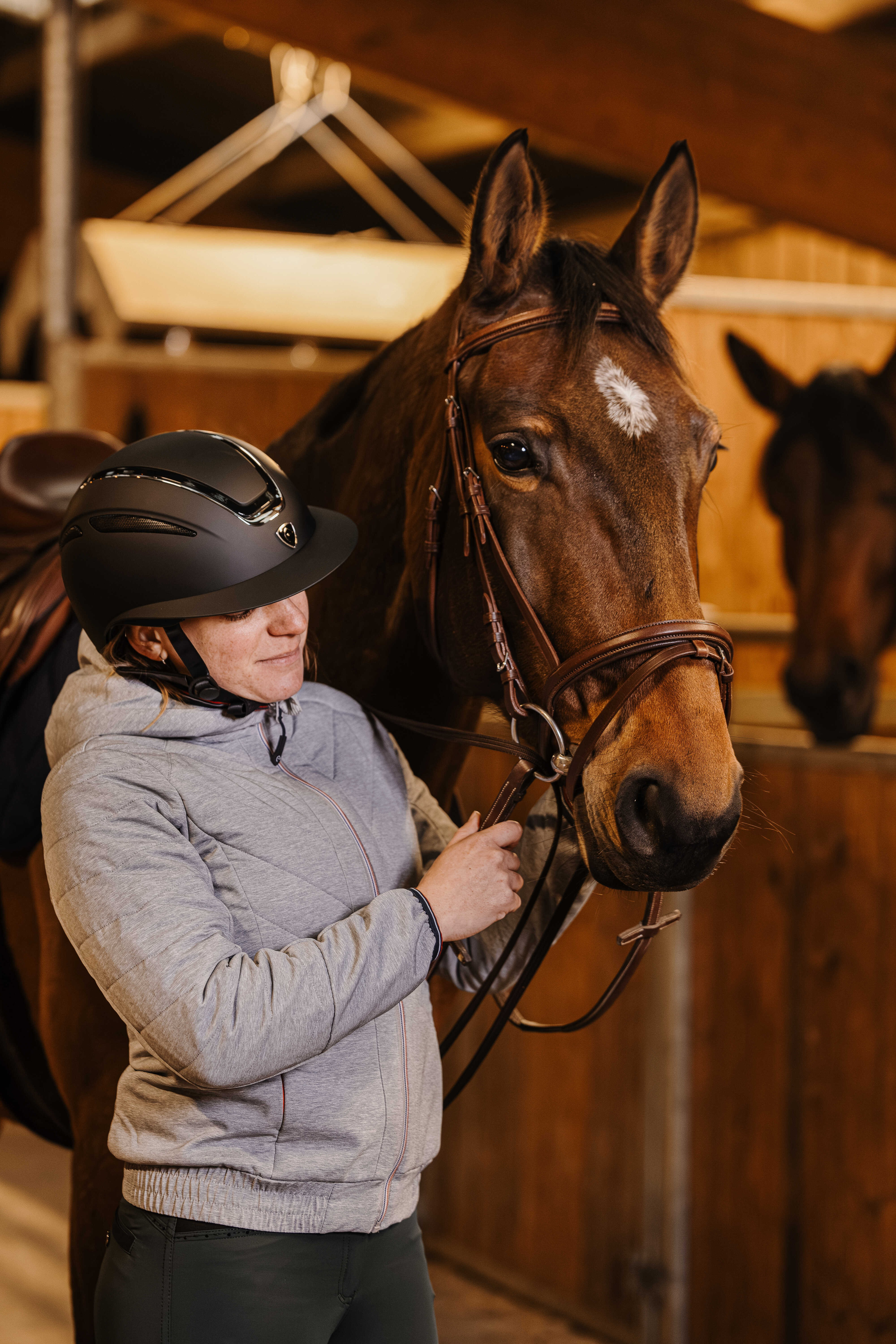 Casque Equithème Agris visière large Noir lamé