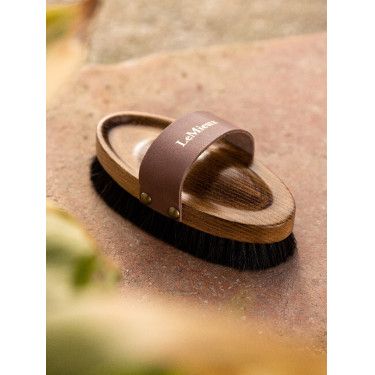 Brosse pour le corps Artisan LeMieux en laine de mouton Brosse pour le corps Artisan LeMieux en laine de mouton