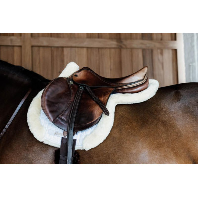 Tapis De Selle Mattes Hunter Correction – Peau De Mouton (17,5 Pouces) – Bon état
