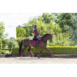 Tapis LeMieux Loire Classic Dressage Square Mûre Bordeaux Tapis LeMieux Loire Classic Dressage Square Mûre Bordeaux