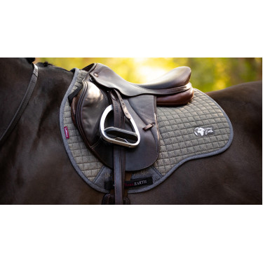 Tapis de selle LeMieux Earth GP Square Tapis de selle LeMieux Earth GP Square