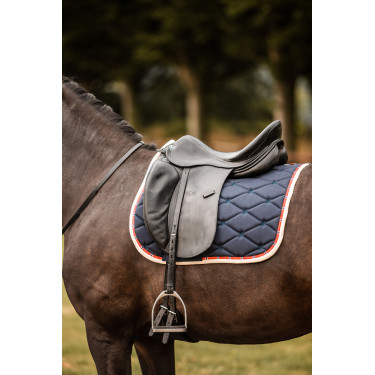 Tapis de selle de dressage B Vertigo Amory avec monogramme brodé Tapis de selle de dressage B Vertigo Amory avec monogramme brodé