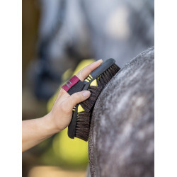 Brosse LeMieux Flexi crin de cheval Noir / rouge Brosse LeMieux Flexi crin de cheval Noir / rouge