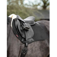 Tapis Amortisseur LeMieux Merino+ Lined Suede EuroJump Square Noir / noir Tapis Amortisseur LeMieux Merino+ Lined Suede EuroJump Square Noir / noir