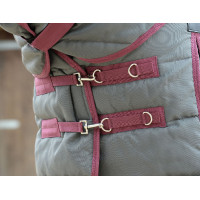 Couverture d'écurie 200g Weatherbeeta Channel Quilt II Bordeaux / gris / blanc Couverture d'écurie 200g Weatherbeeta Channel Quilt II Bordeaux / gris / blanc