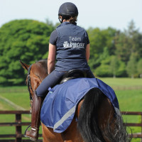 Couvre-reins carré Bucas imperméable Bleu marine / argent Couvre-reins carré Bucas imperméable Bleu marine / argent