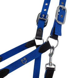 Licol ergonomique avec inserts en cuir Lani Equestro Noir / royal Licol ergonomique avec inserts en cuir Lani Equestro Noir / royal