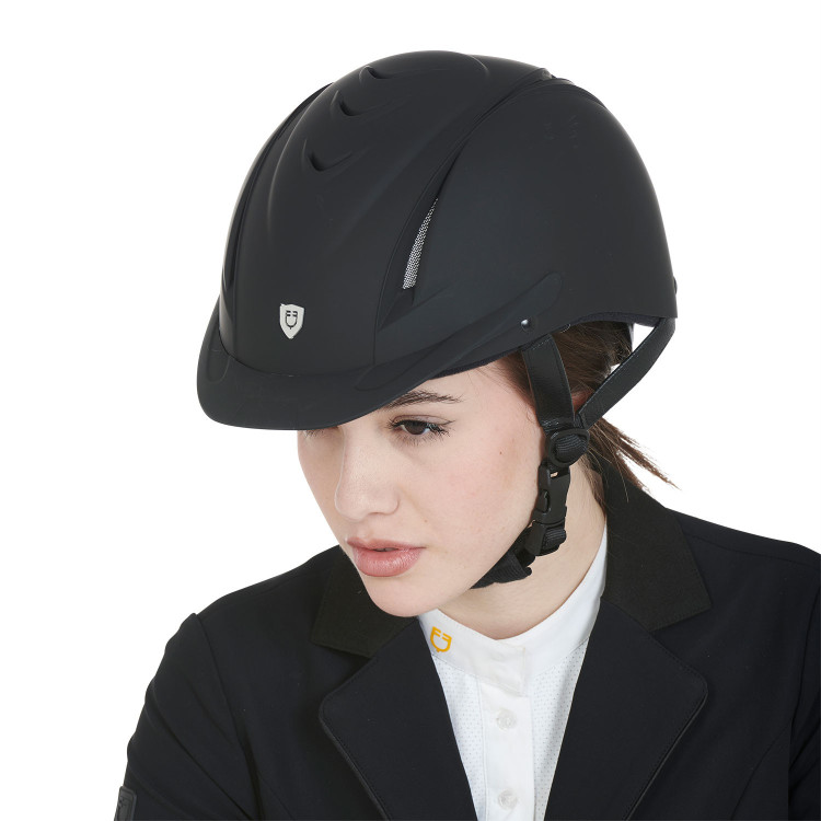 Casque ultra-léger avec logo frontal Maverick Equestro Casque ultra-léger avec logo frontal Maverick Equestro