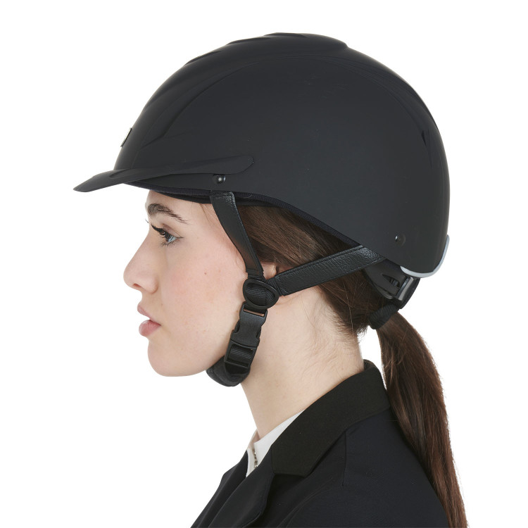 Casque ultra-léger avec logo frontal Maverick Equestro Casque ultra-léger avec logo frontal Maverick Equestro