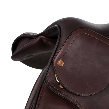 Selle de saut Roma avec arçon en bois et cuir double Acavallo Marron foncé Selle de saut Roma avec arçon en bois et cuir double Acavallo Marron foncé