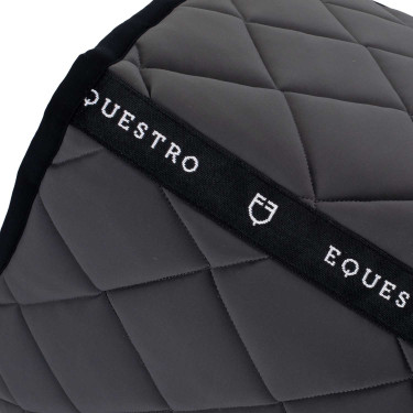 Tapis de selle obstacle en tissu technique avec logo brodé Black Line Edition Equestro Tapis de selle obstacle en tissu technique avec logo brodé Black Line Edition Equestro