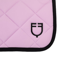 Tapis de selle obstacle en tissu technique avec logo brodé Black Line Edition Equestro Bouquet orchidée Rose Tapis de selle obstacle en tissu technique avec logo brodé Black Line Edition Equestro Bouquet orchidée Rose