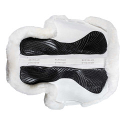 Tapis de saut Numnah avec grip en gel des deux côtés et bordure en mouton complet Acavallo Blanc / blanc Tapis de saut Numnah avec grip en gel des deux côtés et bordure en mouton complet Acavallo Blanc / blanc