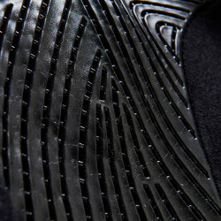 Tapis de saut Numnah avec grip en gel des deux côtés et bordure en mouton complet Acavallo Noir / noir Tapis de saut Numnah avec grip en gel des deux côtés et bordure en mouton complet Acavallo Noir / noir