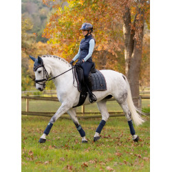 Tapis LeMieux Loire Classic Dressage Square Petrol Bleu Tapis LeMieux Loire Classic Dressage Square Petrol Bleu