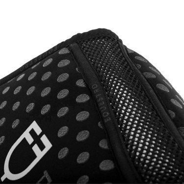 Tapis en mousse à mémoire de forme grip en silicone et logo blanc Equestro Tapis en mousse à mémoire de forme grip en silicone et logo blanc Equestro