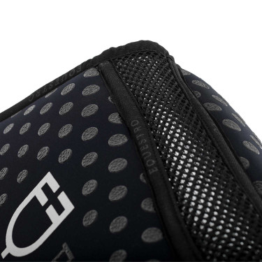 Tapis en mousse à mémoire de forme grip en silicone et logo blanc Equestro Tapis en mousse à mémoire de forme grip en silicone et logo blanc Equestro