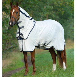 Couverture anti-mouches Rambo Natura Summer 0g avec couvre-cou Horseware Blanc / marine Couverture anti-mouches Rambo Natura Summer 0g avec couvre-cou Horseware Blanc / marine