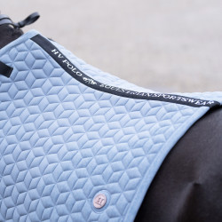 Tapis de selle HV Polo Essential Dressage Brume bleue foncé Tapis de selle HV Polo Essential Dressage Brume bleue foncé