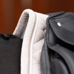 Tapis de selle HV Polo Dana Dressage Naturel Marron Tapis de selle HV Polo Dana Dressage Naturel Marron