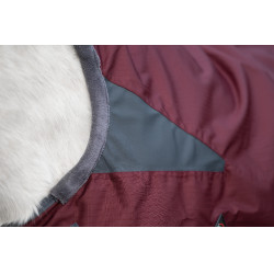 Couverture highneck HKM Yukon 600D 300g Rouge foncé / gris Couverture highneck HKM Yukon 600D 300g Rouge foncé / gris
