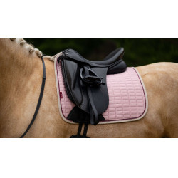 Tapis LeMieux Suede Dressage Square Blossom Rose Tapis LeMieux Suede Dressage Square Blossom Rose
