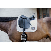 Tapis de selle compétition Fishbone avec 2 numéros Kentucky Dressage Blanc