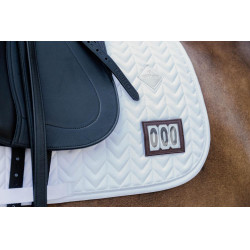 Tapis de selle compétition Fishbone avec 2 numéros Kentucky Dressage Blanc