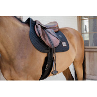 Tapis de selle compétition Fishbone avec 2 numéros Kentucky Jumping Noir Tapis de selle compétition Fishbone avec 2 numéros Kentucky Jumping Noir
