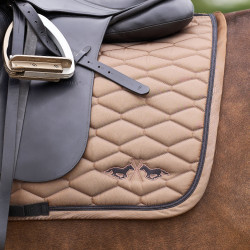 Tapis de selle HV Polo Joan dressage Paille Marron Tapis de selle HV Polo Joan dressage Paille Marron