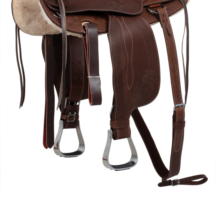 Selle western Lakota à jupe ronde gravée et avec fil d'argent Selle western Lakota à jupe ronde gravée et avec fil d'argent