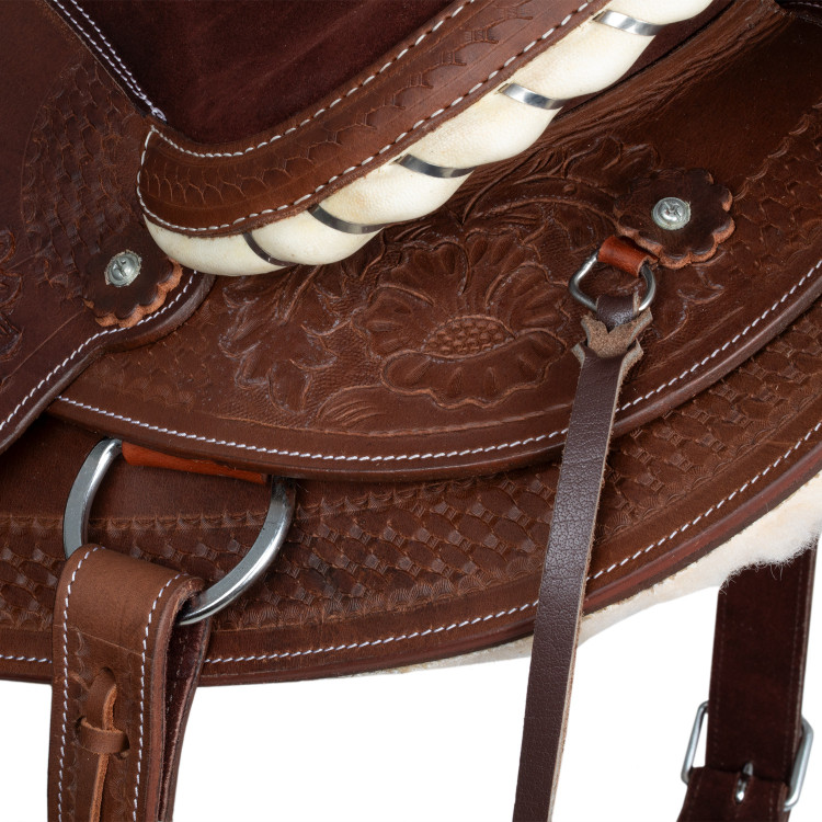Selle western Lakota à jupe ronde gravée et avec fil d'argent Selle western Lakota à jupe ronde gravée et avec fil d'argent