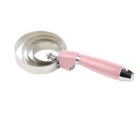 Étrille métallique Waldhausen ronde poignée en gel Linnea rose Étrille métallique Waldhausen ronde poignée en gel Linnea rose