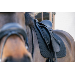 Tapis de selle Metal Chain Dressage Kentucky Noir