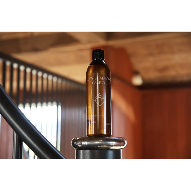Huile pour Cuir à l’Amande Grooming Deluxe by Kentucky Huile pour Cuir à l’Amande Grooming Deluxe by Kentucky