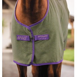 Couverture Horseware Amigo Fleece Cooler Bramble / winterberry / taupe Couverture Horseware Amigo Fleece Cooler Bramble / winterberry / taupe