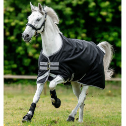 Couverture Horseware Amigo® Bravo 12 Original 250g 1200D Noir / gris titanium / argent Couverture Horseware Amigo® Bravo 12 Original 250g 1200D Noir / gris titanium / argent