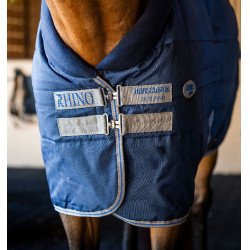 Couverture d'écurie Horseware Rhino 100g Noir / gris titane / bleu classique Couverture d'écurie Horseware Rhino 100g Noir / gris titane / bleu classique