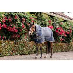 Couverture d'écurie Horseware Amigo Ripstop Insulator Plus Poney 200g Marine / gris titanium Bleu marine Couverture d'écurie Horseware Amigo Ripstop Insulator Plus Poney 200g Marine / gris titanium Bleu marine