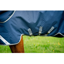 Couverture Horseware Amigo 1200D Turnout Plus 50g Marine / gris titane / argent Bleu marine Couverture Horseware Amigo 1200D Turnout Plus 50g Marine / gris titane / argent Bleu marine