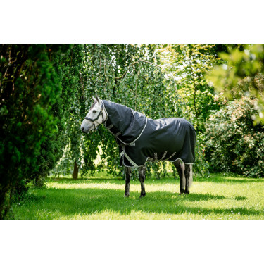 Couverture Horseware Amigo 1200D Turnout Plus 50g Noir / gris titane / argent Couverture Horseware Amigo 1200D Turnout Plus 50g Noir / gris titane / argent