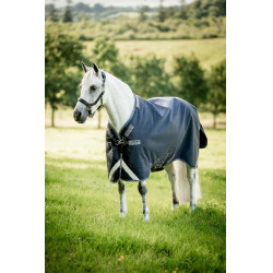 Couverture Horseware Rambo 1680D Turnout 0g Marine / orage / gris argent Bleu marine Couverture Horseware Rambo 1680D Turnout 0g Marine / orage / gris argent Bleu marine