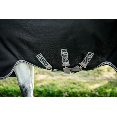 Couverture Horseware Rambo 1680D Turnout 100g Noir / orage / gris argent Couverture Horseware Rambo 1680D Turnout 100g Noir / orage / gris argent