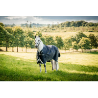 Couverture Horseware Rambo 1680D Turnout 250g VL Marine / orage / gris argent Bleu marine Couverture Horseware Rambo 1680D Turnout 250g VL Marine / orage / gris argent Bleu marine
