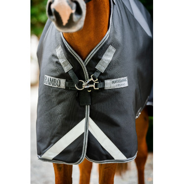 Couverture Horseware Rambo 1680D Turnout 450g VL Noir / orage / gris argent Couverture Horseware Rambo 1680D Turnout 450g VL Noir / orage / gris argent