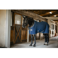 Couverture séchante Horseware Rambo Techni Waffle Cooler Marine / orage / gris argent Bleu marine Couverture séchante Horseware Rambo Techni Waffle Cooler Marine / orage / gris argent Bleu marine